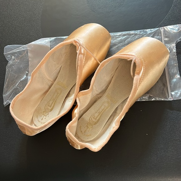 Freed pointe shoes, Maker Y 4.5 xx WB - Picture 3 of 4